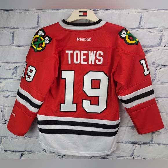 Reebok Chicago Blackhawks NHL Hockey Sweater Stitched Patch Boys Small/Medium - Picture 8 of 12